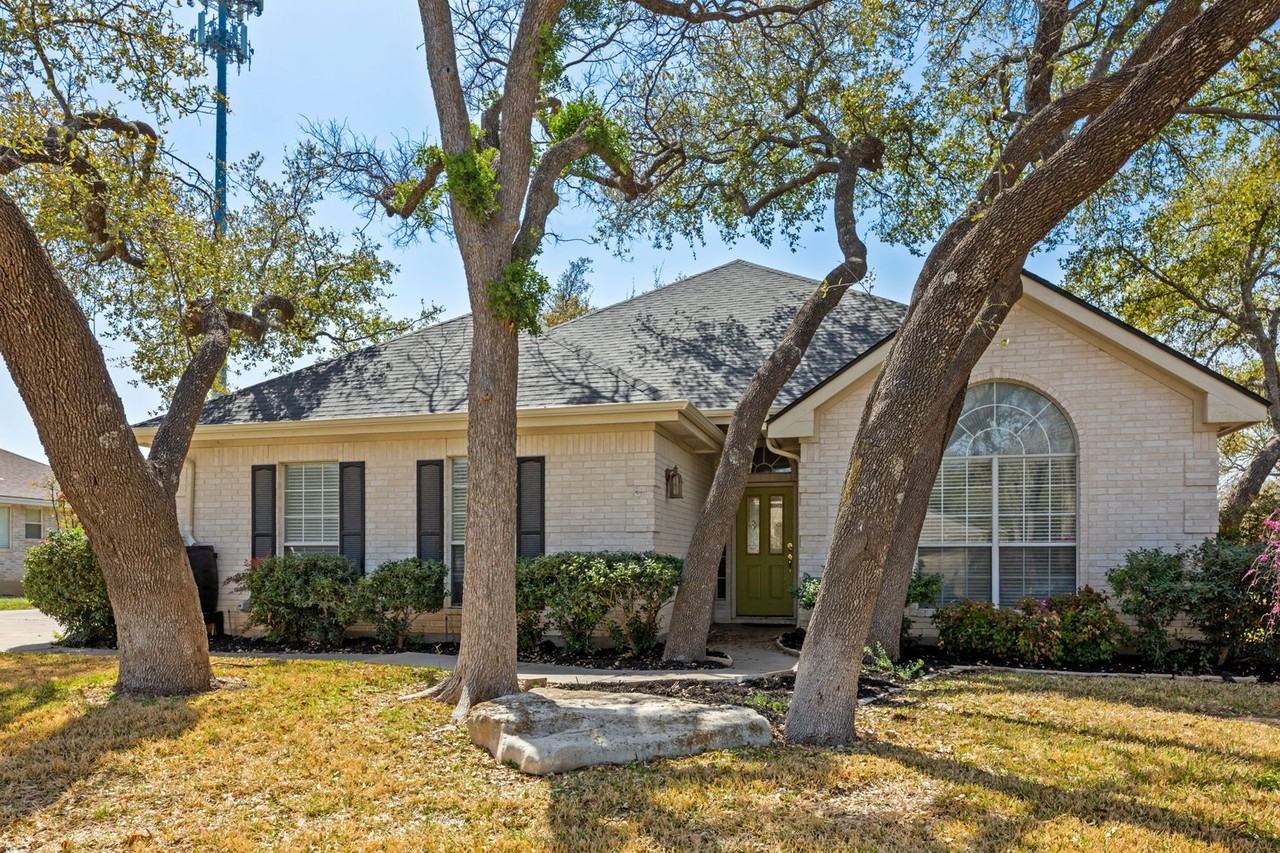 109 Riverview Dr - Photo 2 of 40