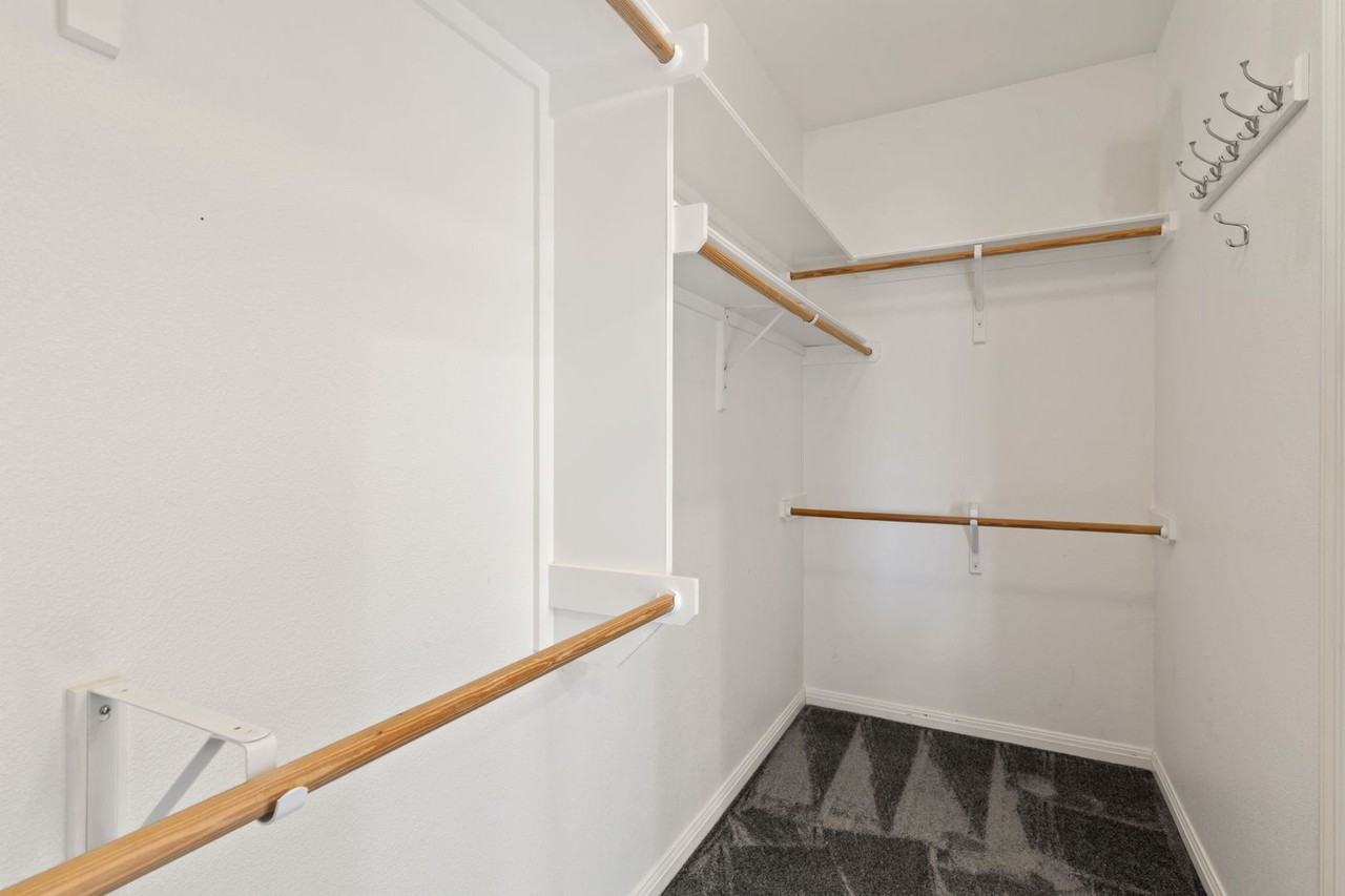 109 Riverview Dr - Photo 5 of 40