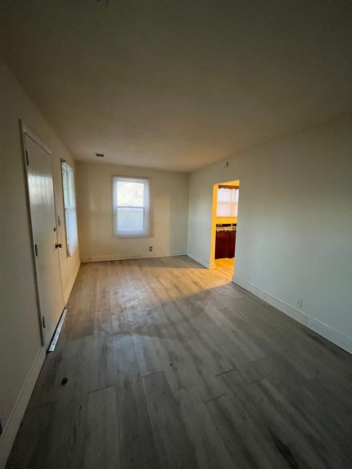 4424 Compton Ave - Photo 2 of 8