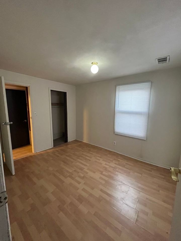 4424 Compton Ave - Photo 3 of 8