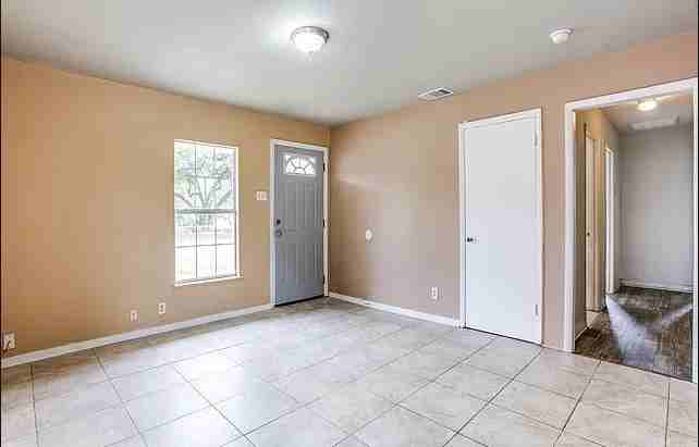 302 Las Palmas Dr #1 - Photo 3 of 3