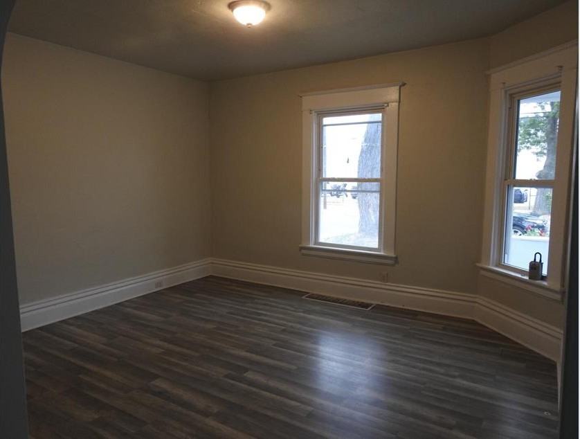 648 Plett St Sw #NA - Photo 2 of 15