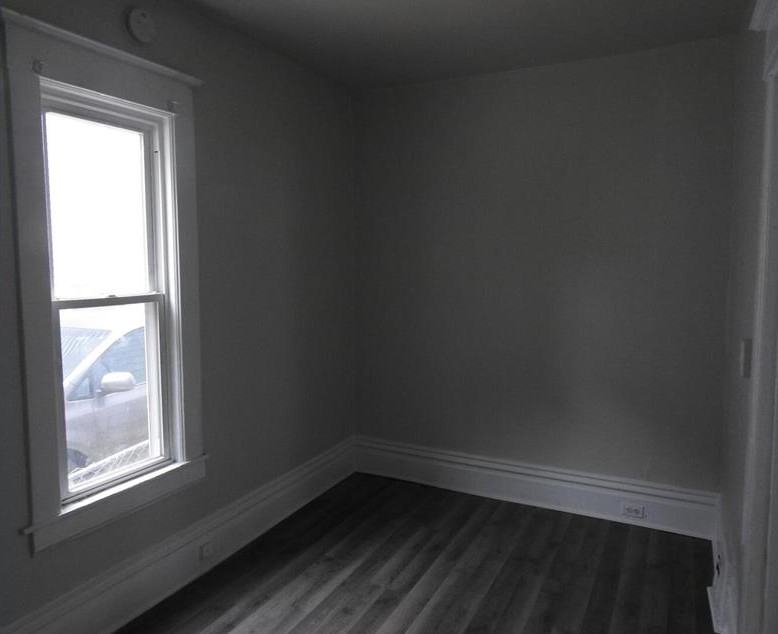 648 Plett St Sw #NA - Photo 4 of 15