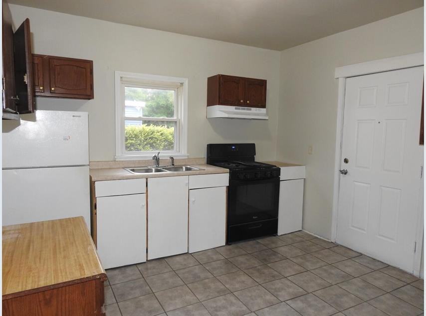 648 Plett St Sw #NA - Photo 5 of 15