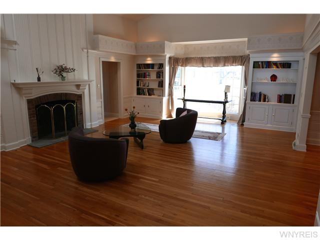 5760 Old Lake Shore Rd - Photo 3 of 25