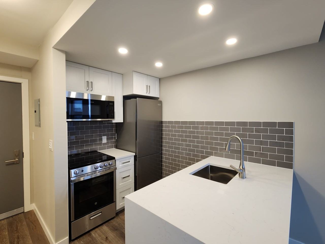 30 East 10th Avenue #906