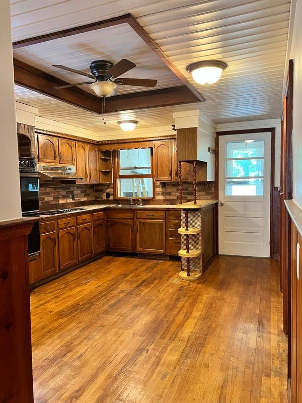 920 24th St - Photo 6 of 16