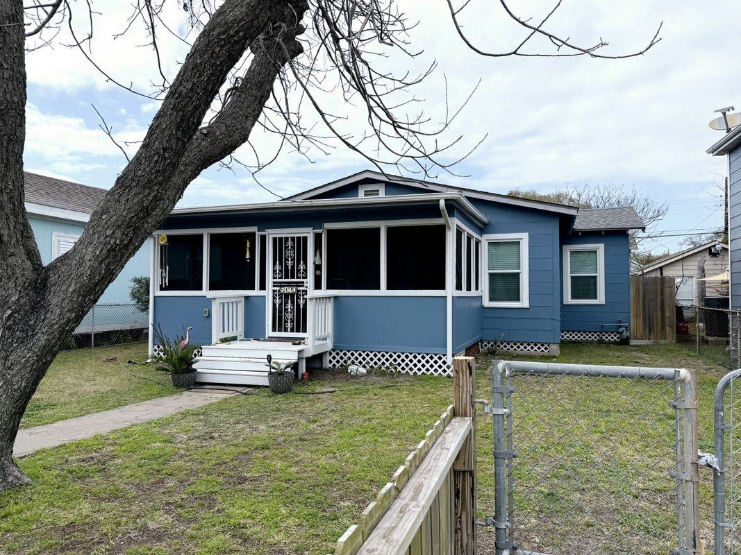 5120 Avenue S - Photo 3 of 19