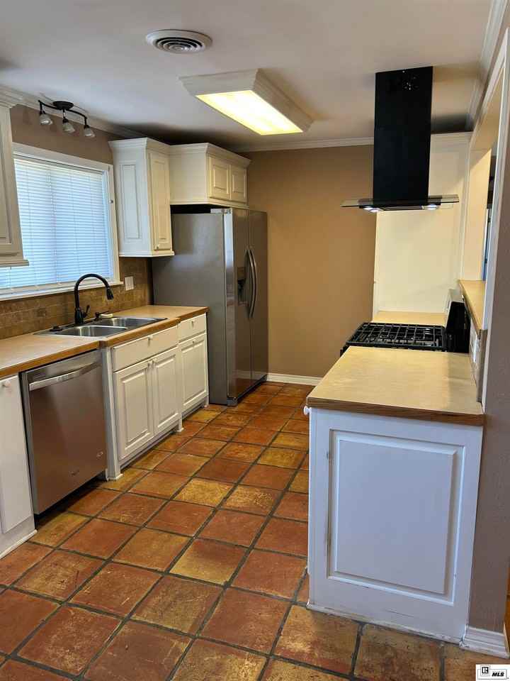 1500 Roselawn Ave - Photo 4 of 11