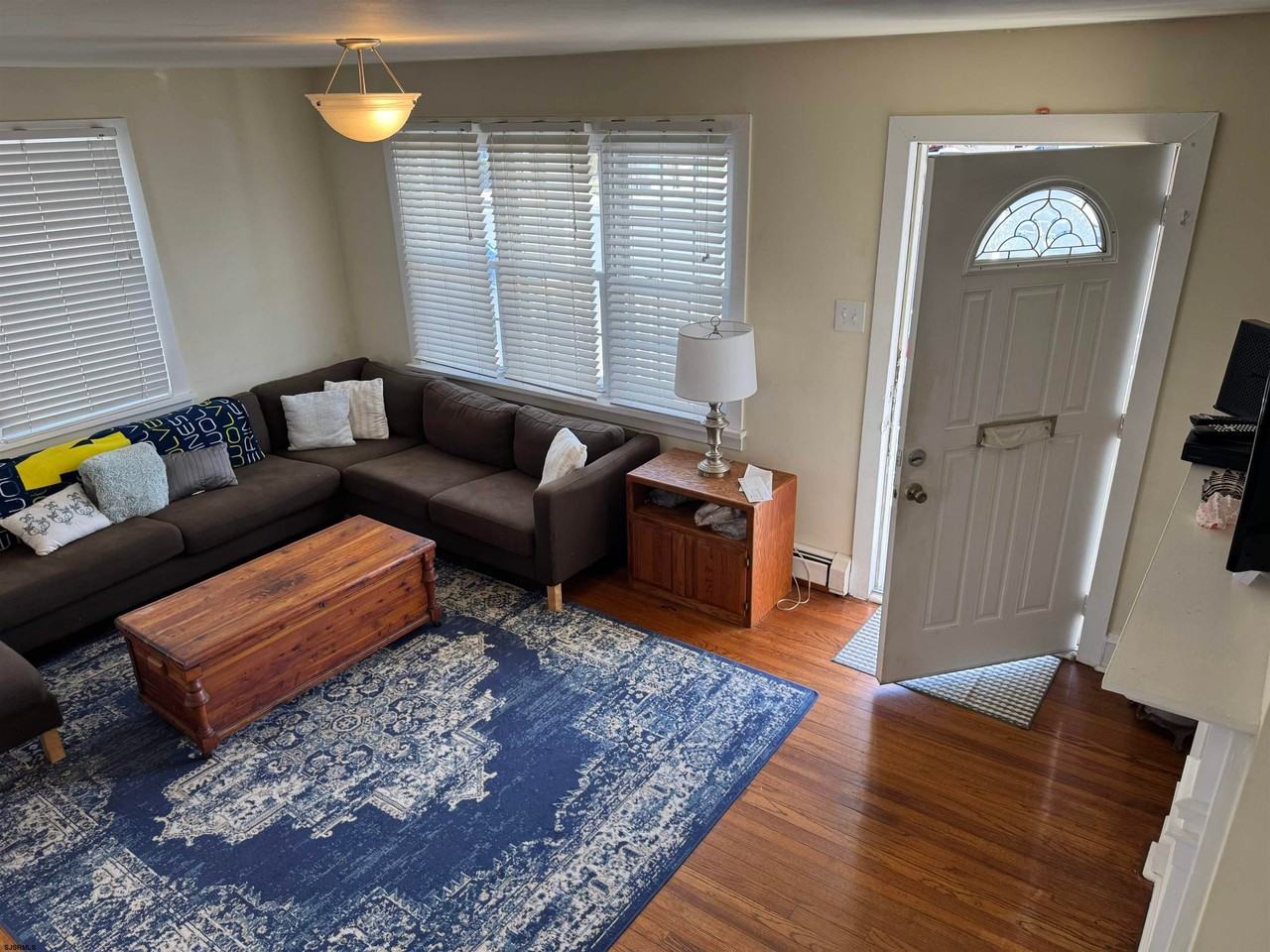 7811 Ventnor Ave - Photo 3 of 20