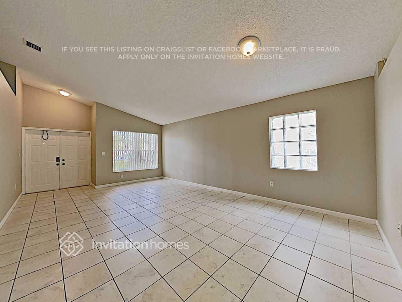 444 Sw 205th Ave - Photo 4 of 17