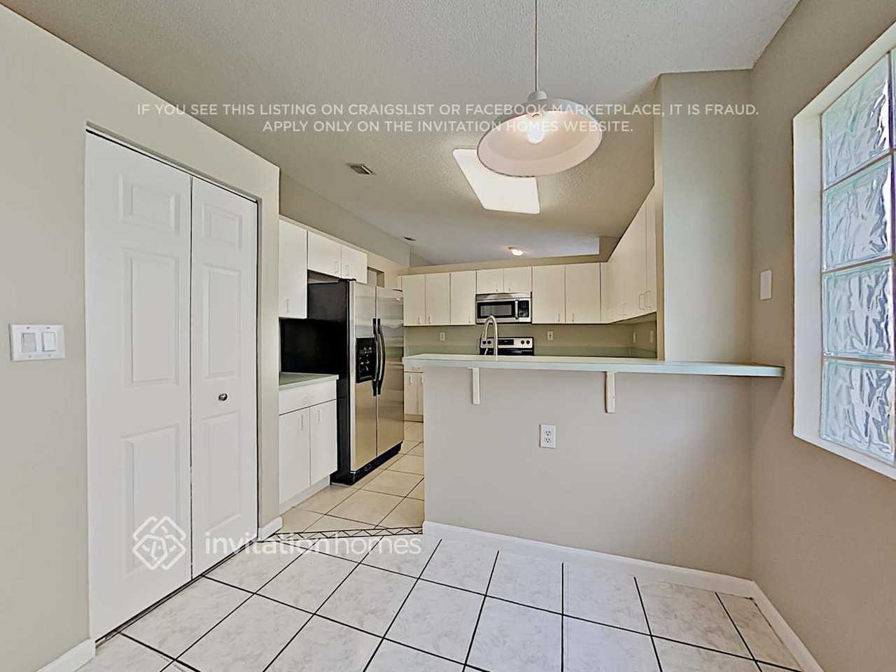 444 Sw 205th Ave - Photo 5 of 17