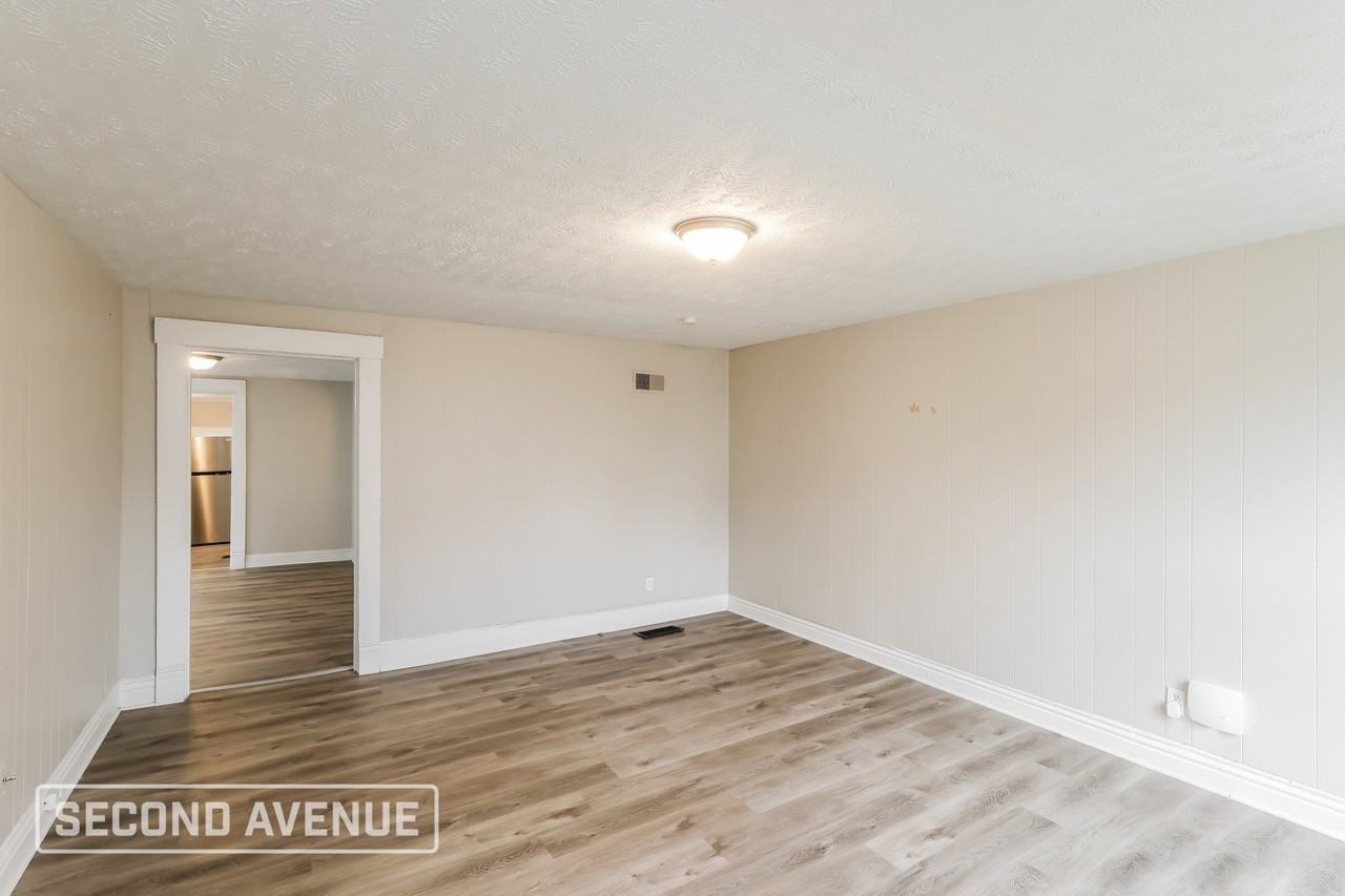 2302 Bolling Ave - Photo 5 of 28