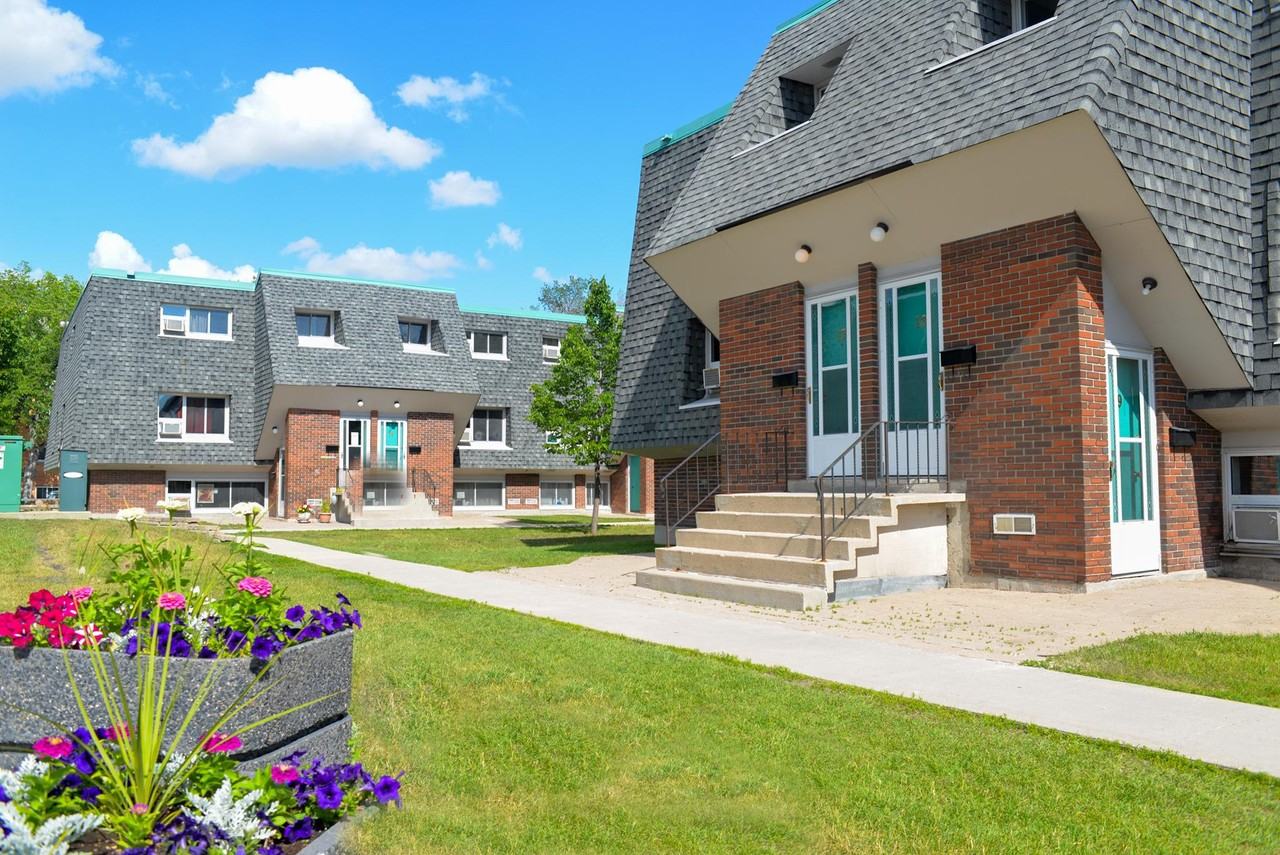 88 SouthPark Drive - Photo 2 of 34