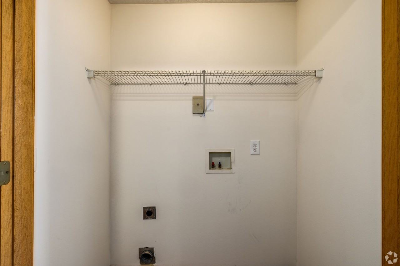 1300-1459 W Eaglewood Dr - Photo 7 of 9