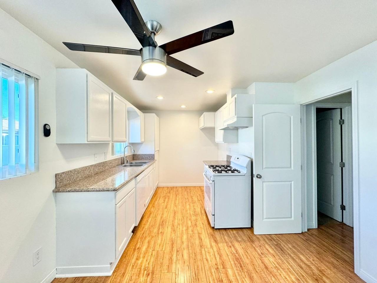 2810 -2820 Huntington St & 312 - 324 Clay Avenue - Photo 2 of 11