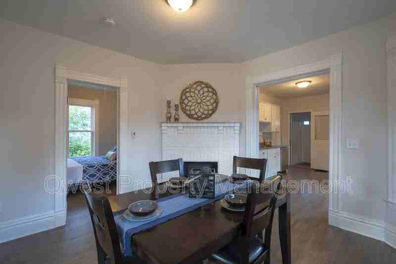 806 Emerald Ave Ne #1 - Photo 3 of 6