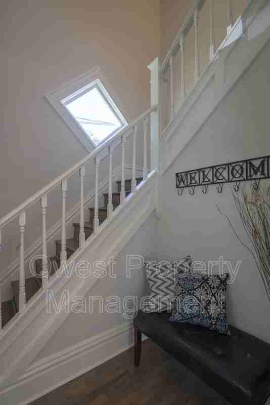 806 Emerald Ave Ne #1 - Photo 5 of 6