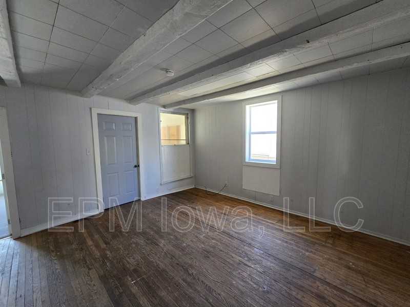 1016 11th Ave Se - Photo 2 of 24