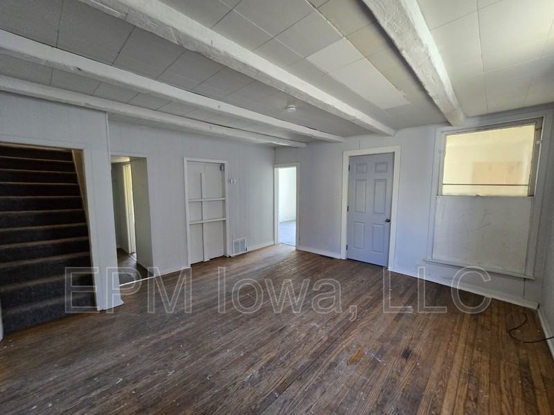 1016 11th Ave Se - Photo 3 of 24