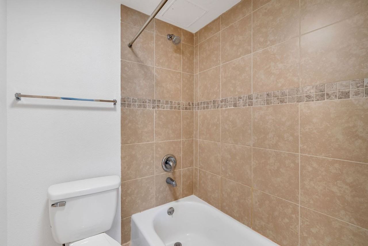 300 Holcomb - Photo 7 of 9