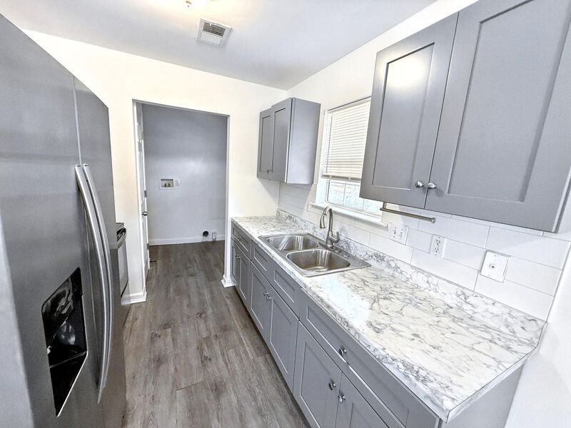 717 Dublin Ave - Photo 3 of 19