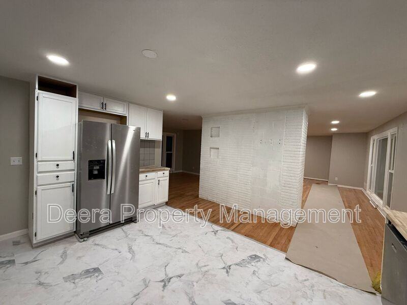 9900 Richmond Ave - Photo 2 of 10