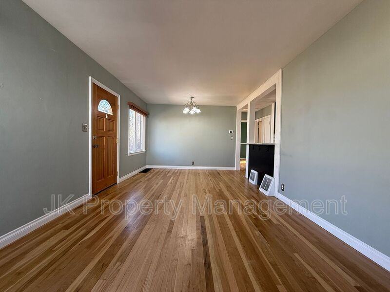 2416 4th Ave S - Photo 2 of 27