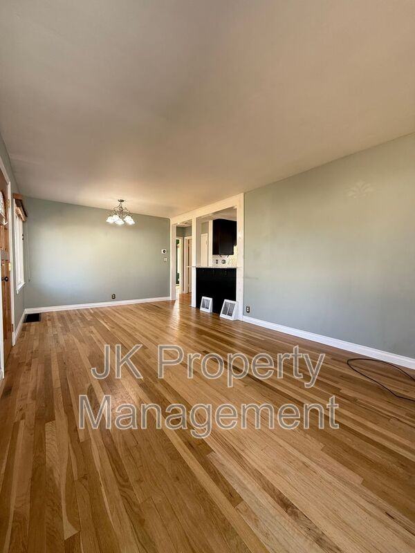 2416 4th Ave S - Photo 3 of 27
