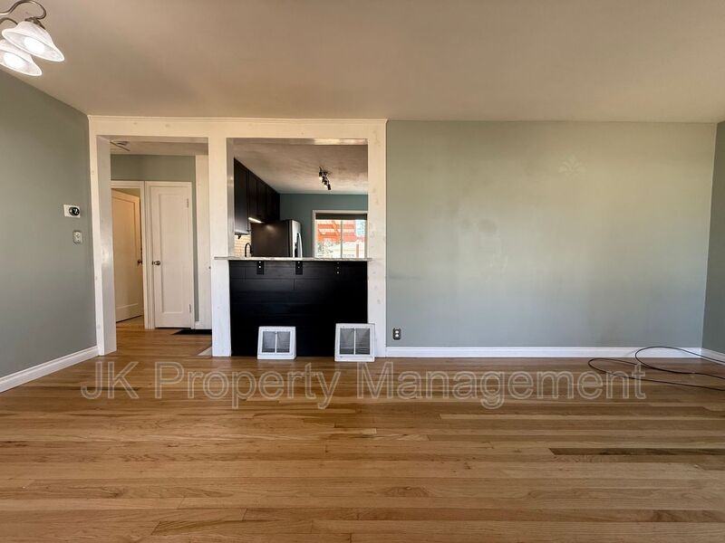 2416 4th Ave S - Photo 5 of 27
