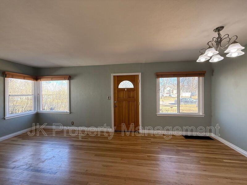 2416 4th Ave S - Photo 6 of 27