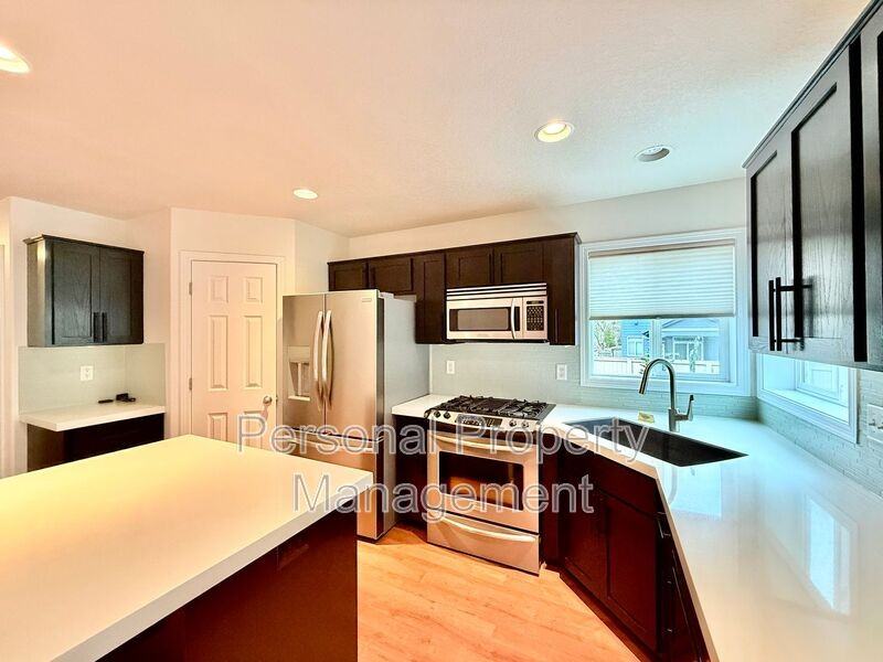 5327 N St - Photo 4 of 22