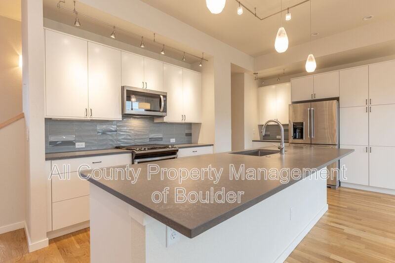 5830 Grandville Ave #B - Photo 4 of 26