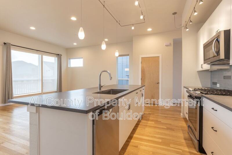 5830 Grandville Ave #B - Photo 6 of 26