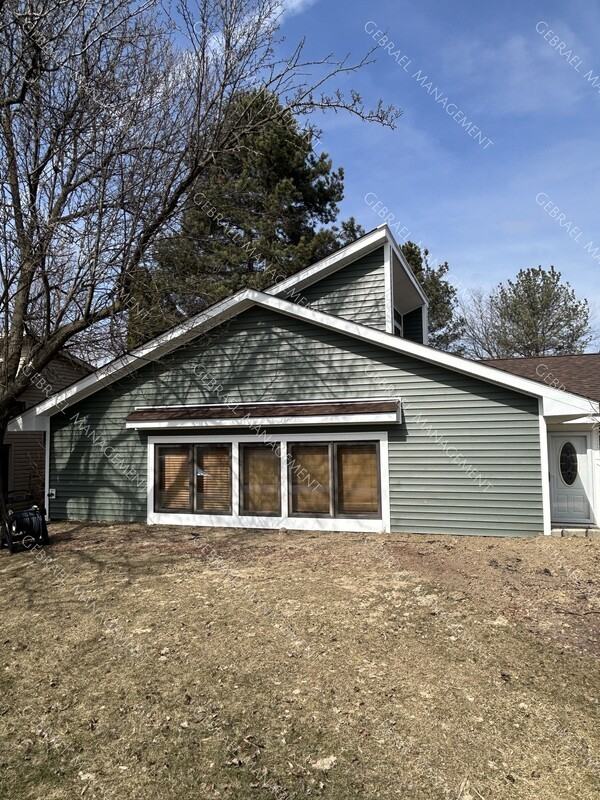 2470 Solarwood Dr - Photo 2 of 14