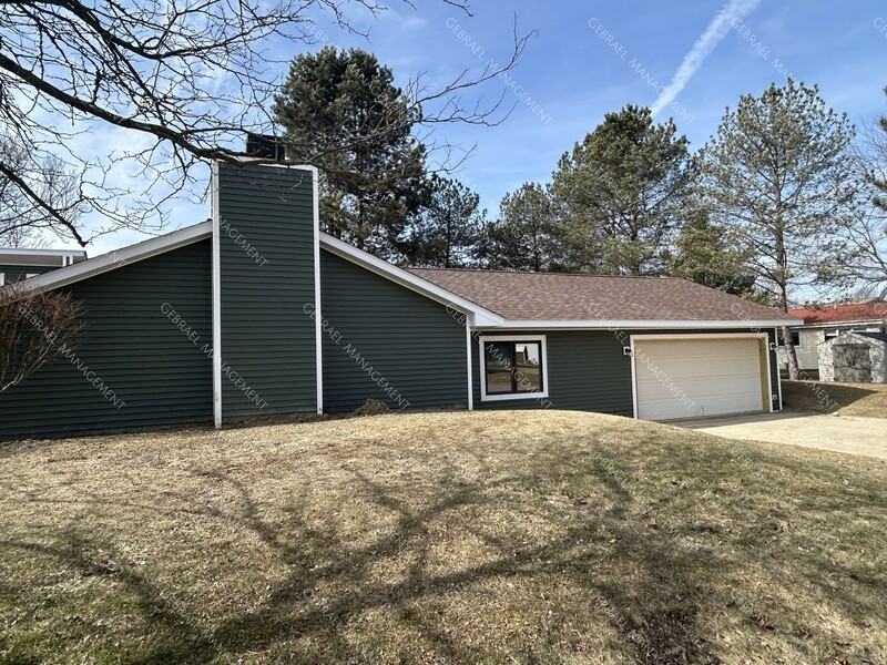 2470 Solarwood Dr - Photo 3 of 14