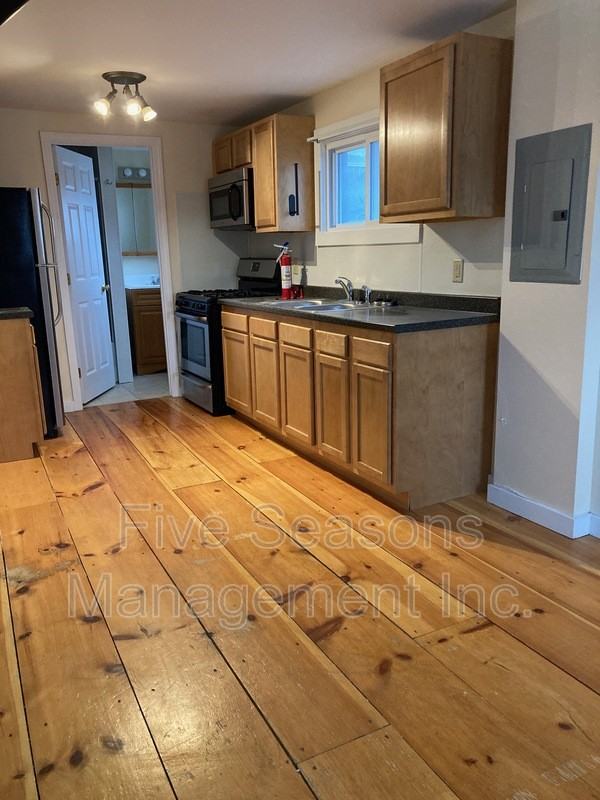 35 N Winooski Ave - Photo 2 of 11