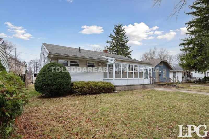 1352 Abbott Ave - Photo 2 of 28