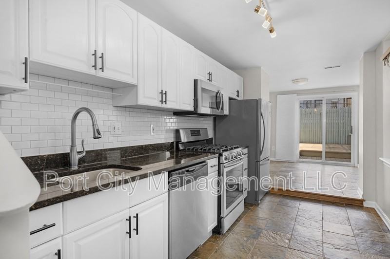 719 S Luzerne Ave - Photo 5 of 24