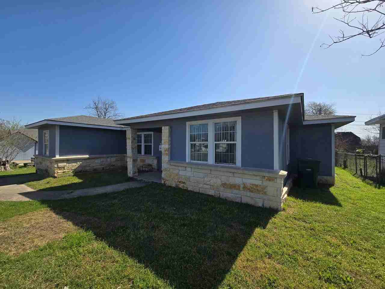 1111 S Martin Luther King Blvd - Photo 2 of 20
