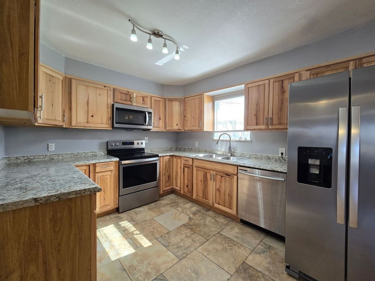 1111 S Martin Luther King Blvd - Photo 4 of 20