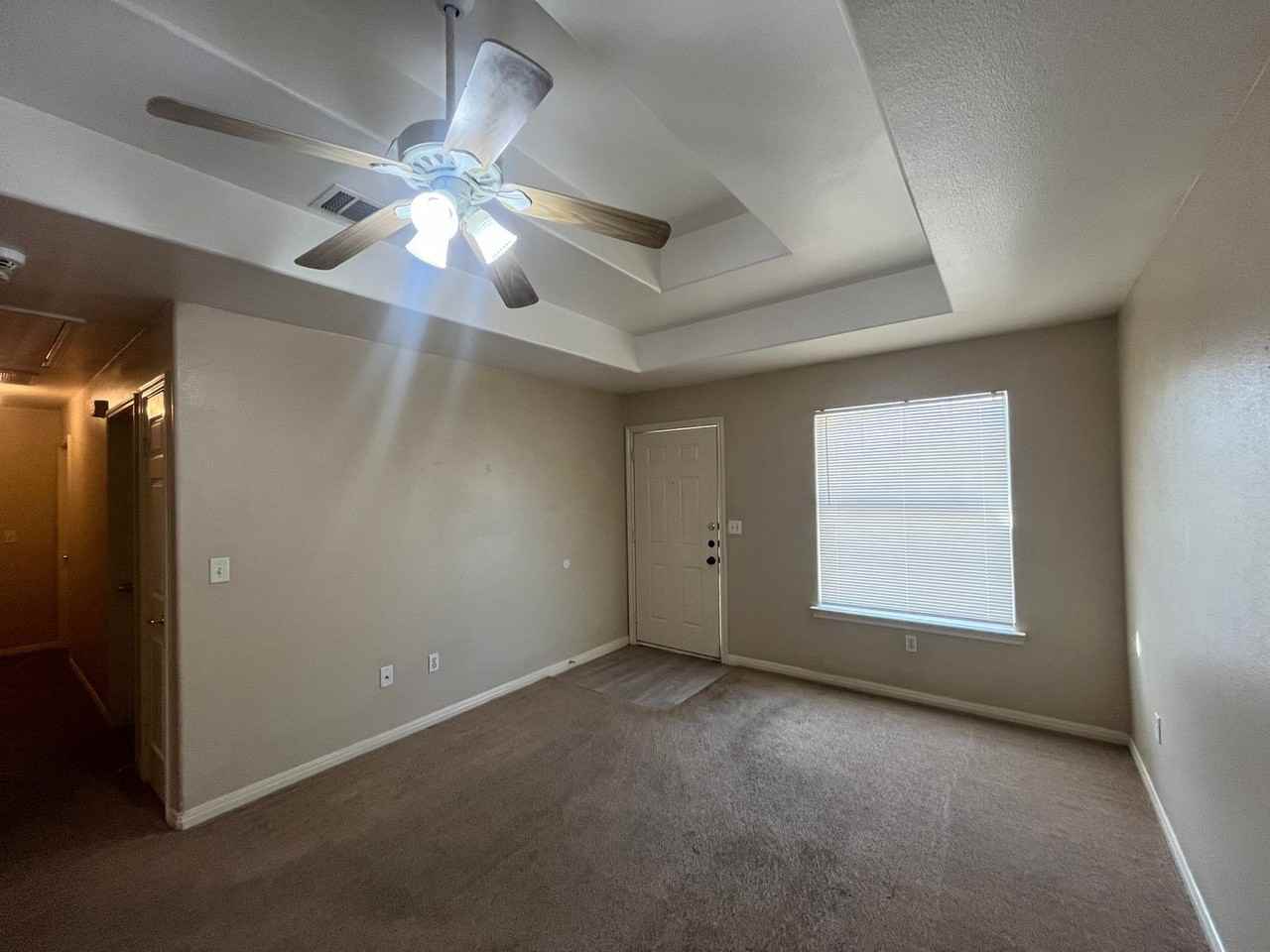 2855 Del Rio St - Photo 3 of 28