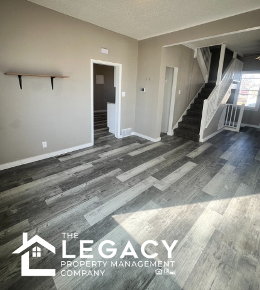 809 W 10th St - Photo 3 of 16