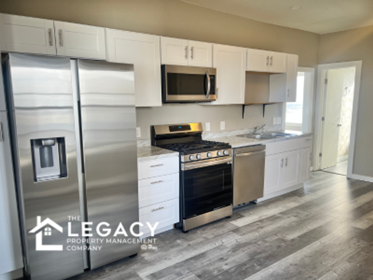 809 W 10th St - Photo 4 of 16