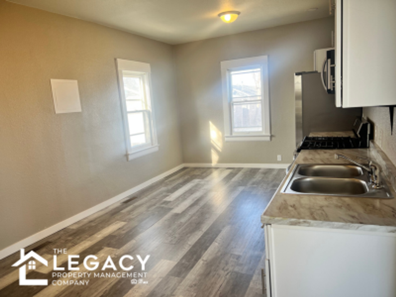 809 W 10th St - Photo 5 of 16