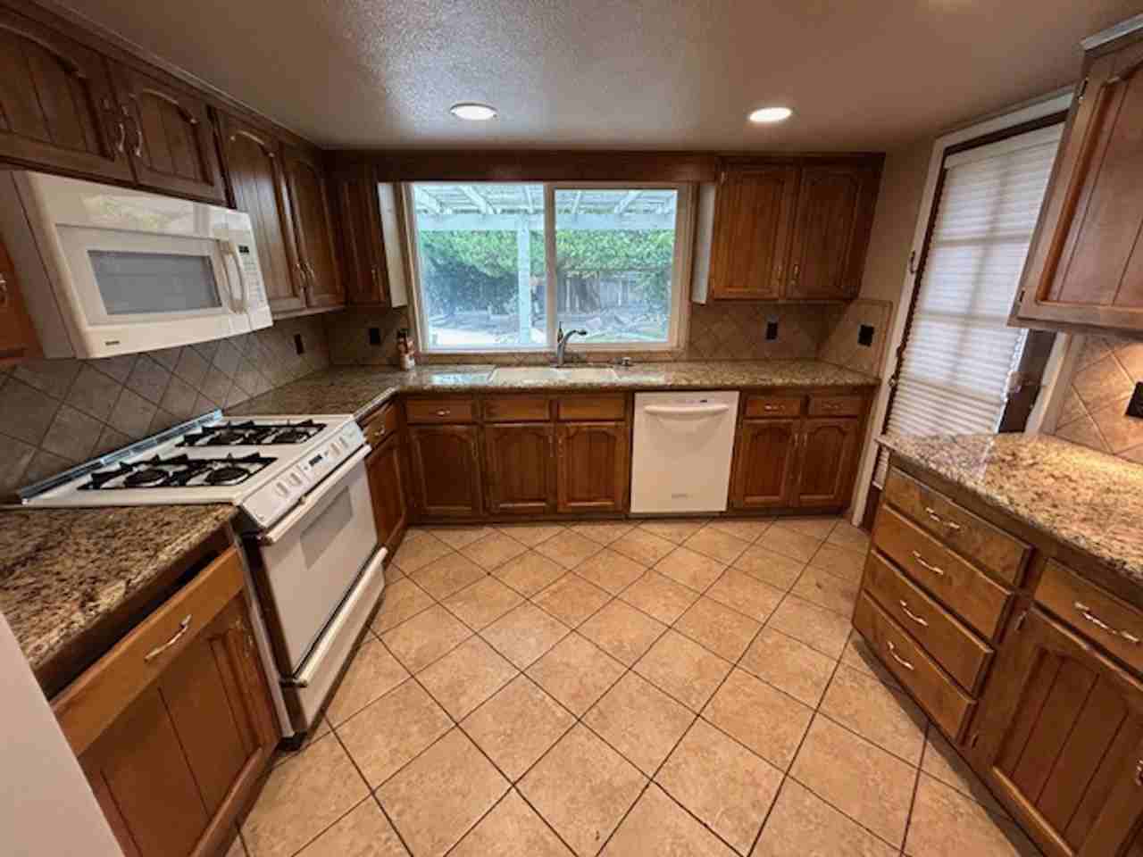 3618 W Country Ave - Photo 7 of 23