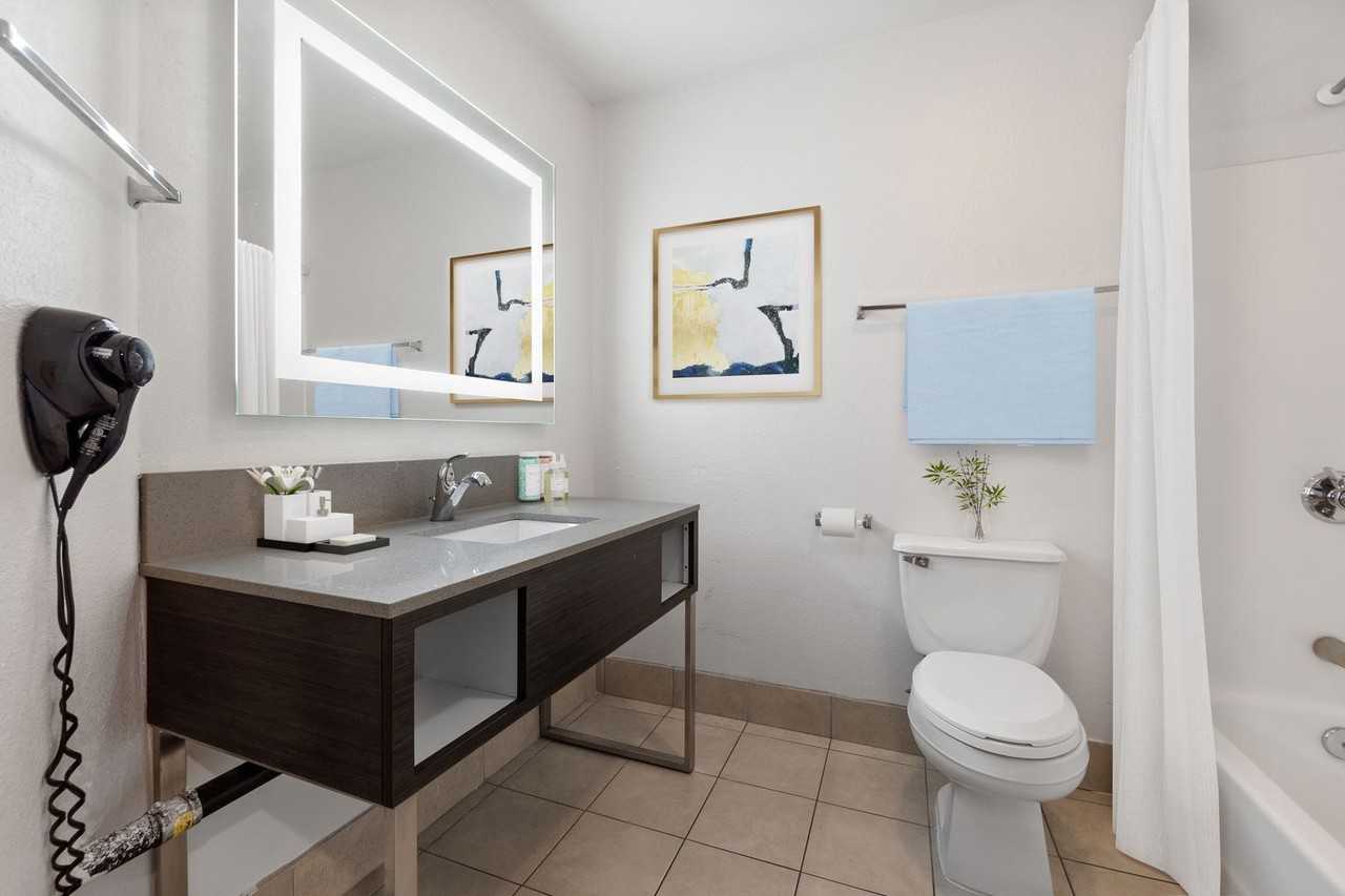 Beautiful Studios with All Utilities Included - Photo 7 of 27