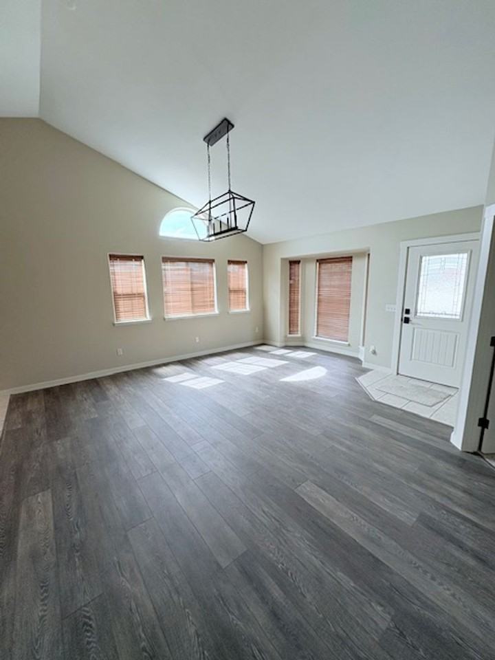 161 Northlake Ave - Photo 5 of 25