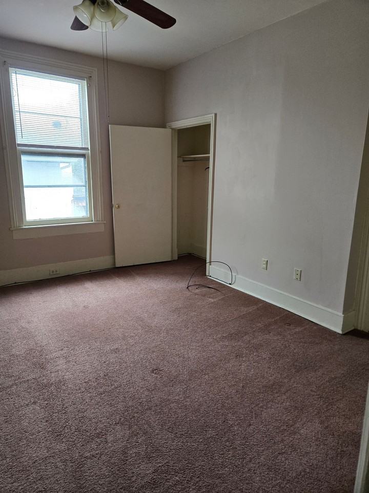 27 Pine St #B - Photo 2 of 14