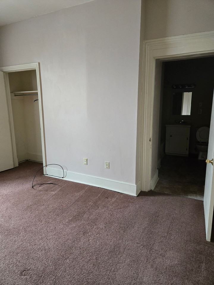 27 Pine St #B - Photo 3 of 14